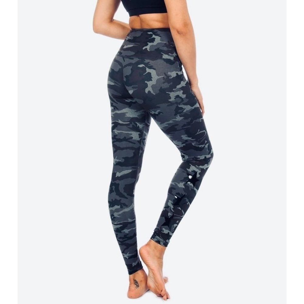 Strut This Dallas Tegan Gray Camo Star High Waisted Ankle Legging EUC One Size